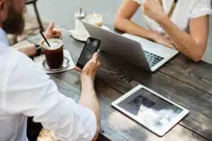 digital-new-years-resolution-keep-conversation-going