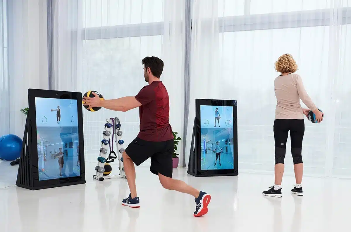 #Pixformance 225356_BGM_Zirkeltraining_Firmenfitness_Pixformance_Funktionelles-Training_Sport-mit-Kollegen-Fitness-im-Buero Zirkeltraining unter Kollegen Pixformance in Unternehmen