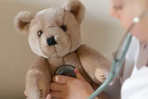 bewegung-bei-krebs-blog-pixformance-fortee-kind Bewegung bei Krebs: Teddy wird von Kind abgehört