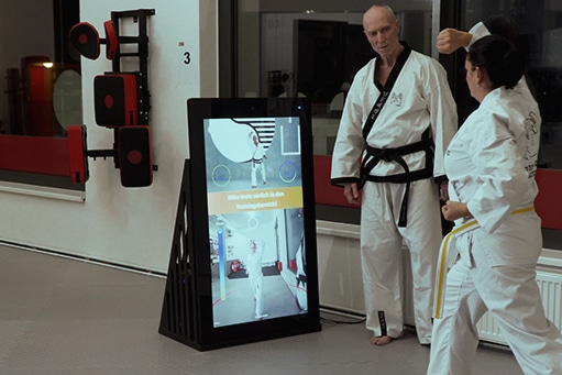 taekwondo-digitales-sportgeraet-sportschule Digitales Sportgerät in Taekwondo Sportschule: Die Pixformance Station im Einsatz